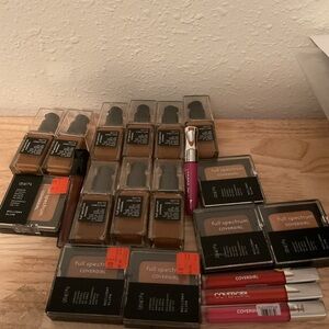 20 piece lot Covergirl cosmetics full spectrum foundations